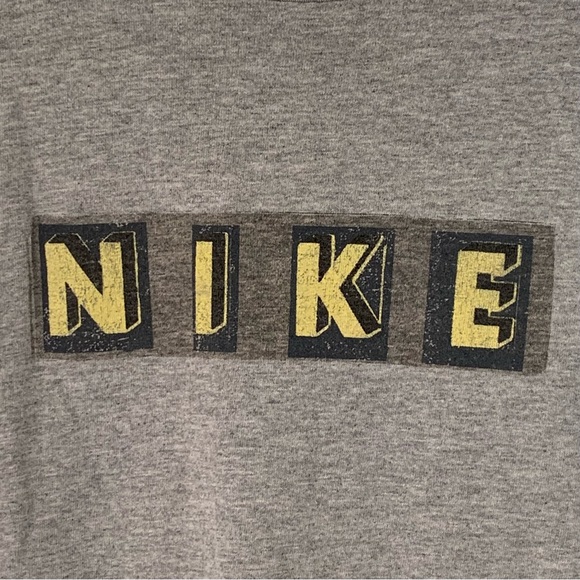 💫 VINTAGE 1995 NIKE GREY SHORT SLEEVE GRAPHIC T-SHIRT SIZE SMALL 💫 - Picture 2 of 7